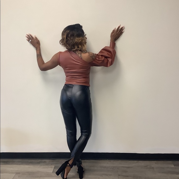 Women's Chestnut Delight One Shoulder Puff Sleeve Top - Picture 3 of 5